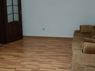 Apartament 2 camere decomandat in zona Victoria