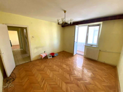 CENTRU: Apartament 2 camere, decomandat, ST: 50 m2 