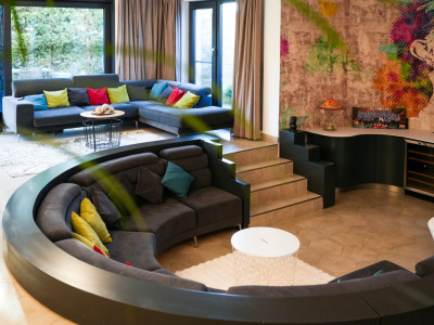 PALAZU MARE - Casa Viselor: Vila cu Guest House și Grădină de Poveste!
